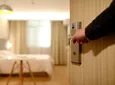 Κρήτη: Ποινική ρήτρα σε ξενοδοχοϋπαλλήλους για να μην φύγουν από τη δουλειά - Αν παραιτηθούν θα δώσουν στο ξενοδοχείο 5.000€