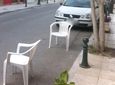 Πρόστιμα έως και 1.500 ευρώ για όσους κρατούν θέσεις στάθμευσης με κόλπα τύπου καφάσια, γλάστρες, καρέκλες κ.α.