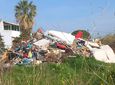 Αναγνώστρια: Εδώ και 4 μήνες δεν έχουν μαζέψει τα σκουπίδια και τα μπάζα ενώ έχουμε ενημερώσει την Υπηρεσία Καθαριότητας...