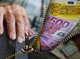 Τι άλλαξε στα κριτήρια για την καταβολή της ενίσχυσης των 400 ευρώ στους συνταξιούχους  