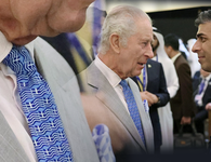 Ο Βασιλιάς Κάρολος εμφανίστηκε με Eλληνική σημαία στη γραβάτα μπροστά στον Σούνακ