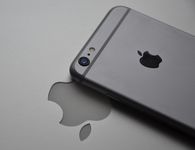 Η Apple αλλάζει εποχή: Παρουσιάζει το πρώτο αναδιπλούμενο iPhone