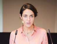 Δ. Μιχαηλίδου: Νέο πακέτο παρεμβάσεων για το στεγαστικό – 2.000 κοινωνικές κατοικίες και έως 36.000 ευρώ για ανακαινίσεις