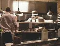 Μαζική φυγή των Ελλήνων σεφ στο εξωτερικό: Πάνω από 83.000 κενές θέσεις σε ξενοδοχεία και εστίαση 