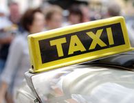 Νέα Ιωνία: Άγρια επίθεση σε γυναίκα οδηγό ταξί – Επιβάτης τη δάγκωσε και της έκοψε το αυτί
