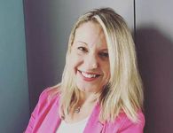 Ε. Σταθοπούλου: Από το «Επιτρέπεται» στο «Αντέχεται»; Εξαντλούμαστε στο ποιος πάτησε πρώτος του κουμπί!