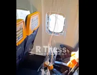 Θεσσαλονίκη: Θρίλερ στον αέρα -  Έσπασε παράθυρο αεροπλάνου την ώρα της πτήσης (vid)