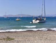 Στα "ρηχά" ιστιοφόρο λόγω ισχυρών ανέμων στην Β. Γεωργίου