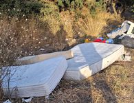 Ασυνειδησία χωρίς όρια: Συμπολίτης μας με φορτηγάκι πέταξε στρώματα και διάφορα σκουπίδια στον Αγ. Νεκτάριο Κω