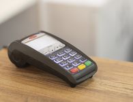 Με πιστωτικές και δανεικά πληρώνουν λογαριασμούς 6 στους 10 Ελληνες