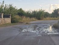Αναγνώστης: Λύματα σε δρόμο στο Πυλί