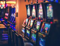 Σαρωτικό νομοσχέδιο για τον παράνομο στοιχηματισμό: Κάθειρξη 10ετίας και βαριά πρόστιμα 