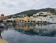 Ο Δήμος Λέρου διεκδικεί 3,45 εκατ. ευρώ για φωτισμό, νερό και ασφαλείς παιδικές χαρές  