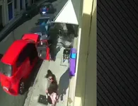 Σοκαριστικό τροχαίο στη Ναύπακτο -Μητέρα σώζει στο παρά... ένα το παιδί της