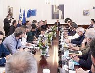 Σήμερα οι αποφάσεις για το μέλλον των μπλόκων: «Συγκρατημένα αισιόδοξος» ο Πρωθυπουργός – «Δεν είναι πλήρως ικανοποιημένοι», λένε οι αγρότες