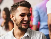 Συντετριμμένοι συγγενείς και φίλοι του 27χρονου δασκάλου που έχασε ξαφνικά τη ζωή του στο Ρέθυμνο – «Δεν είχε πρόβλημα υγείας»