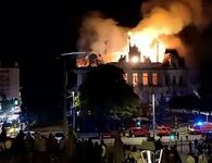 Σκηνές χάους στη Γαλλία: Βίαια επεισόδια, βανδαλισμοί και χιλιάδες συλλήψεις στις μαζικές διαδηλώσεις
