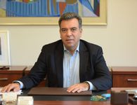 Ο Μάνος Κόνσολας παρέδωσε νομοσχέδιο για την αντιμετώπιση της διάβρωσης των ακτών σε τρεις Υπουργούς
