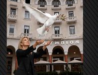 Η M. Καρυστιανού επιβεβαίωσε ότι ανακοινώνει κόμμα στις 21 Μαΐου με ένα AI βίντεο και ένα λευκό περιστέρι