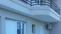 Ενοικιάζεται  διχωρη επιπλωμένη γκαρσονιέρα, ισόγεια,  στην πόλη της Κω