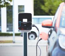 BBG: Από το 2026 τα ηλεκτρικά αυτοκίνητα θα είναι φθηνότερα από τα συμβατικά