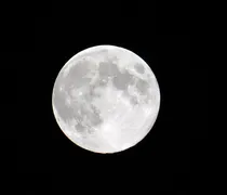 Αυγουστιάτικο φεγγάρι (γράφει η Ξανθίππη Αγρέλλη) 