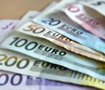 Αντιδήμαρχος του Δήμου Αθηναίων βρέθηκε με 800.000 ευρώ στον λογαριασμό του