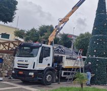 Τοποθετήθηκε το Χριστουγεννιάτικο δέντρο στο λιμάνι της Κω
