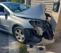 Τροχαίο ατύχημα στον Αγ. Νεκτάριο – ΙΧ προσέκρουσε σε τοίχο σπιτιού