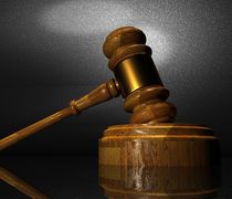 Ένοχος ο Ηλίας Μίχος για τον βιασμό της 12χρονης στον Κολωνό – Αθώα η μητέρα για πορνογραφία και μαστροπεία