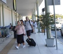 Προς νέο ρεκόρ αφίξεων: 20 εκατομμύρια τουρίστες περιμένει η Ελλάδα το τρίμηνο Ιουλίου – Σεπτεμβρίου