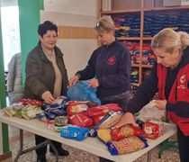 Διανομή 473 δεμάτων αγάπης τα Χριστούγεννα από τον Ερυθρό Σταυρό Κω