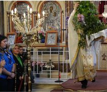 Η Πρώτη Ανάσταση στην Χίο με τον "ιπτάμενο ιερέα"