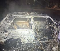 Φωτιά σε εγκαταλελειμμένο αυτοκίνητο στο Μαρμαρωτό