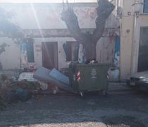 Παράπονα κατοίκων στην οδό Αλικαρνασσού για τα σκουπίδια, τον δρόμο κ.α.