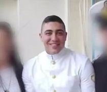 Θρίλερ με τον λιμενικό που βρέθηκε απαγχονισμένος στη Λέσβο: "Σκότωσαν το παιδί μου και το κρέμασαν" λέει η μάνα του