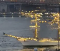 Σοβαρό ατύχημα με ιστιοφόρο στη Νέα Υόρκη - Έπεσε στη Γέφυρα του Μπρούκλιν, πολλοί τραυματίες 