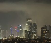 Iσραήλ: Ιρανική επίθεση με 150 πυραύλους – Εκρήξεις πάνω από Τελ Αβίβ και Ιερουσαλήμ
