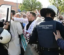 Ένταση στο νοσοκομείο «Αττικόν» λίγο πριν την επίσκεψη Μητσοτάκη-Γεωργιάδη  