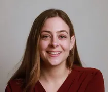 Ινώ Πικιώνη: ”Είναι λυπηρό να βλέπεις το θέατρο να κινδυνεύει να γίνει απλώς μια επιχείρηση θεάματος”