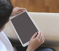 Τα social media “ροκανίζουν” τη συγκέντρωση των παιδιών – Νέα μελέτη τα συνδέει με αύξηση συμπτωμάτων ΔΕΠΥ