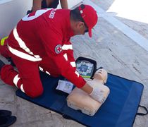 Οι πρώτες βοήθειες «μπαίνουν» στα σχολεία: Μαθήματα ΚΑΡΠΑ για τους μαθητές και απινιδωτές σε 10.000 σχολεία    