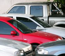 "Εφοδοι" της ΑΑΔE και πρόστιμα σε μάντρες, εταιρείες leasing και ενοικίασης οχημάτων – Ανασφάλιστα αυτοκίνητα και με απλήρωτα τέλη κυκλοφορίας