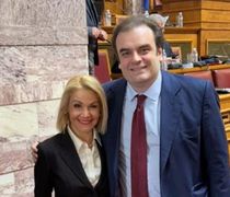 Τη μείωση των συντελεστών βαρύτητας για την παραχώρηση χρήσης αιγιαλών και παραλιών ζητάει η Μ. Ιατρίδη 