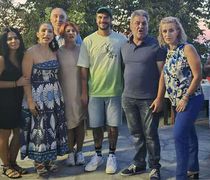 Το Σάββατο 28/6 θα προβληθεί η εκπομπή του Άκη Πετρετζίκη με το αφιέρωμα στην Κω