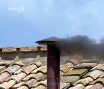 Μαύρος καπνός για την εκλογή νέου Πάπα – Ακολουθούν το απόγευμα νέες ψηφοφορίες