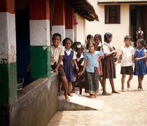 Ινδονησία: Δηλητηριάστηκαν 700 μαθητές μετά από κατανάλωση δωρεάν τροφίμων κυβερνητικού προγράμματος