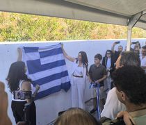 Η. ΚΑΜΑΤΕΡΟΣ: ΔΟΘΗΚΕ ΤΟ ΟΝΟΜΑ «ΝΕΚΤΑΡΙΟΣ ΣΑΝΤΟΡΙΝΙΟΣ»  ΣΤΟ ΛΙΜΑΝΙ ΤΗΣ ΣΥΜΗΣ