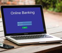 Τράπεζες: Οι τρεις λόγοι που «έριξαν» για ώρες τα e-banking  