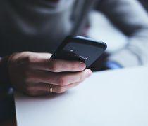 Τουρκικό δικαστήριο δικαίωσε γυναίκα επειδή ο άνδρας της την είχε αποθηκεύσει στο κινητό ως «Χοντρούλα»